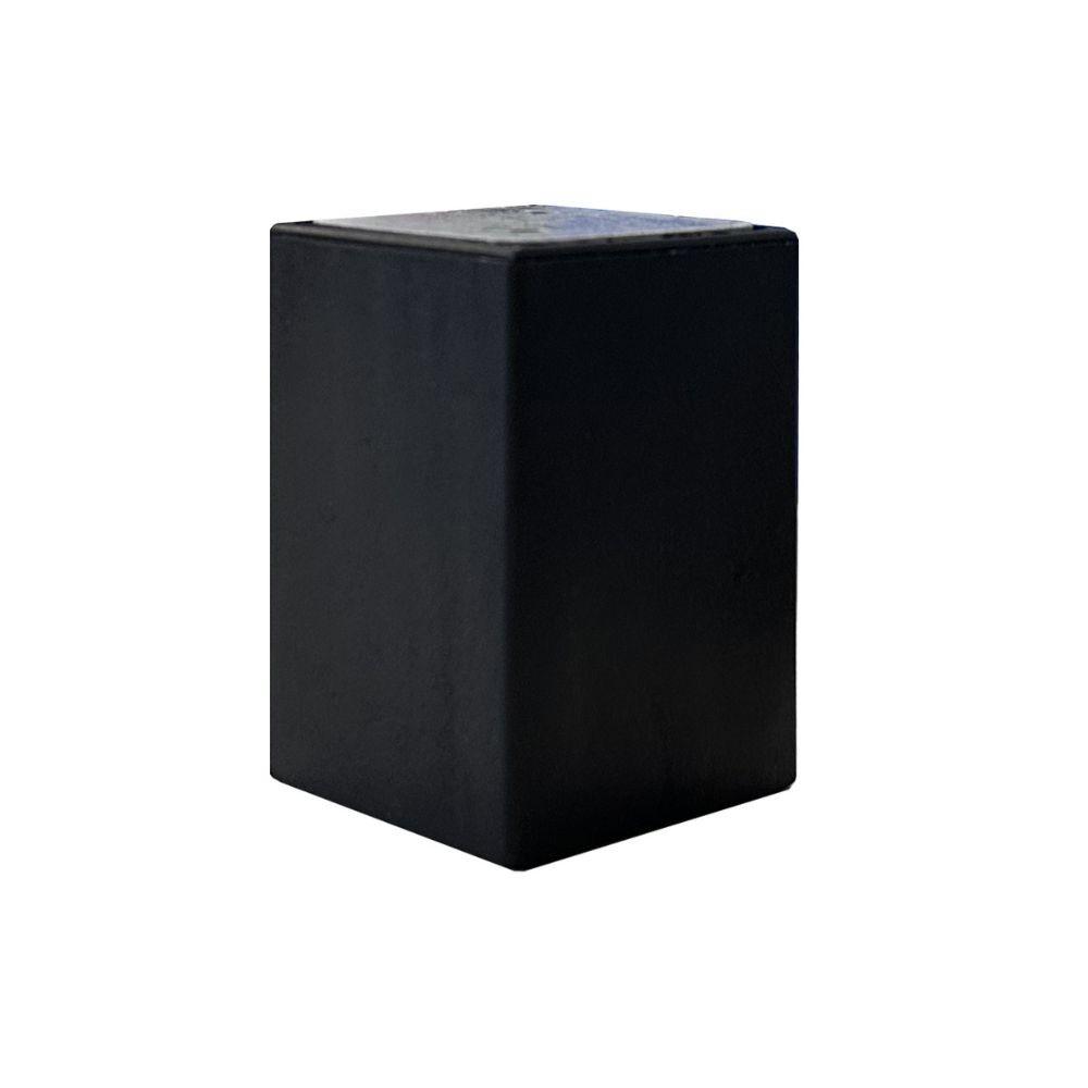 Piede cubotto in plastica colore nero 5.3x5.3x8 H cm.